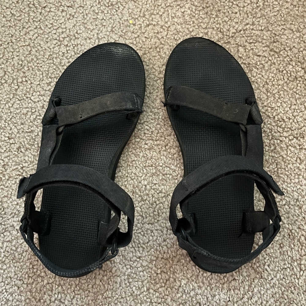 Teva’s size 9